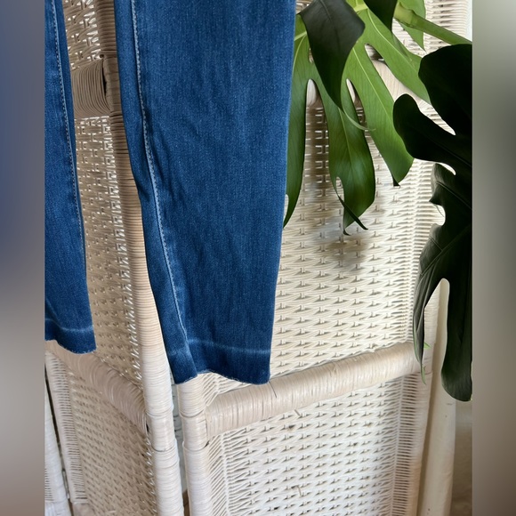 Old navy maternity Rockstar jeans, size 8, super soft, raw hem - Picture 4 of 5